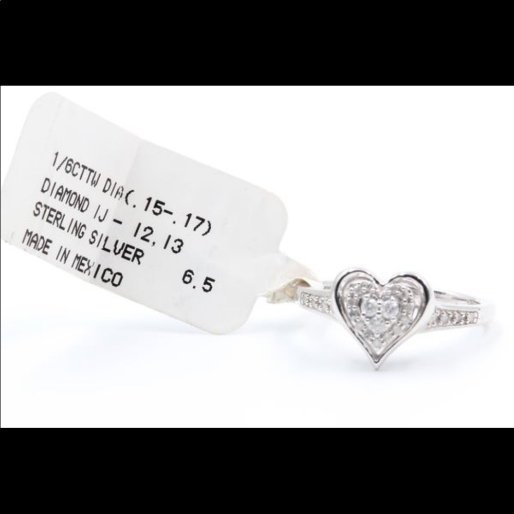 Beautiful 1/6 Carat Diamond Heart Silver Ring Sz 7 - Picture 3 of 8